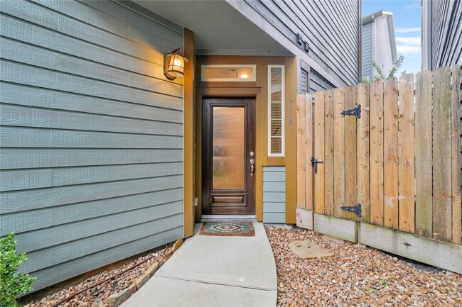 Building Photo - 718 Nicholson St Rental