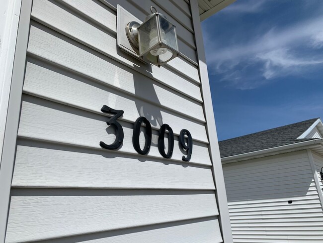 3 Bedroom Twinhome in South Fargo!! - 3 Bedroom Twinhome in South Fargo!!