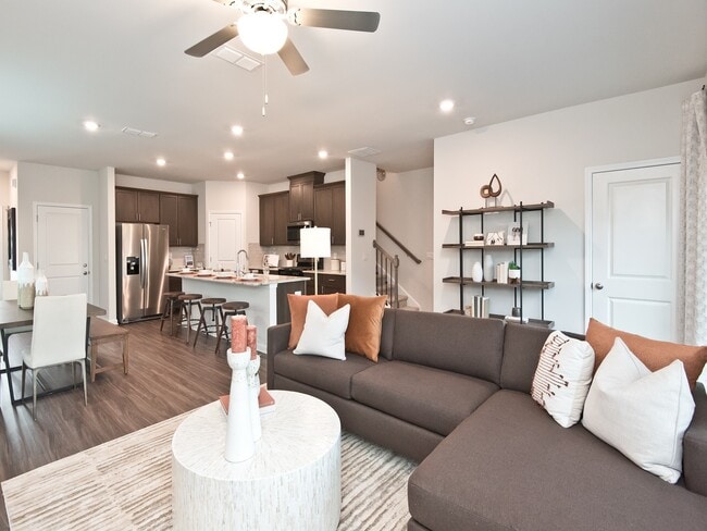 Photo - 1585 Villageside Ct