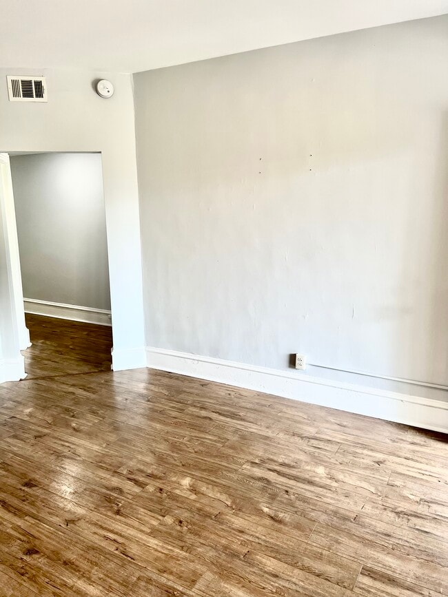 Building Photo - 6020 Catharine St Unit B