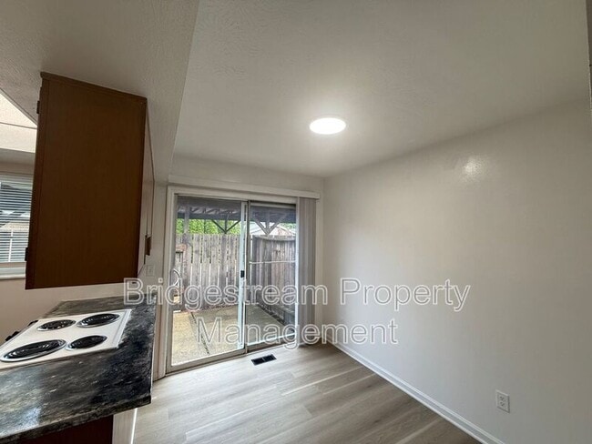 Photo - 955 Taylorsview Dr