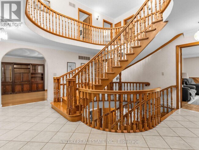 Photo - 370 Maple Leaf Dr