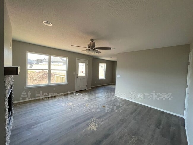 Photo - 822 E Watermill Cir