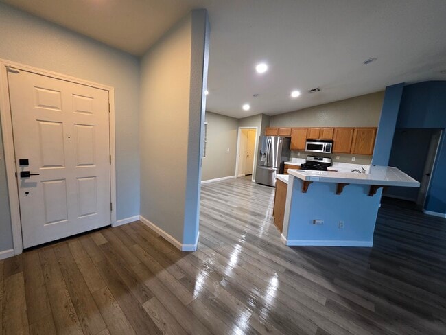 Entry, kitchen - 4321 Grafton Cir