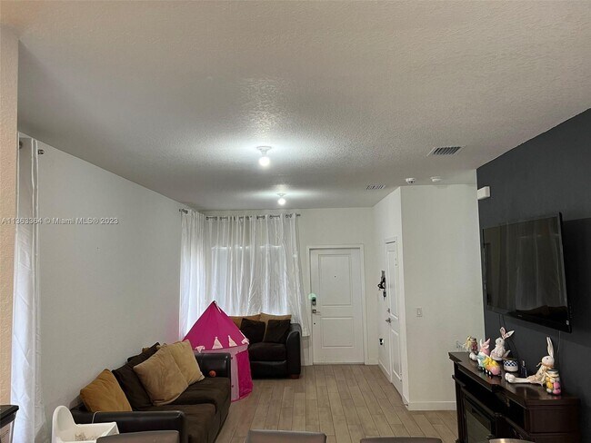 Photo - 864 SE 17th Ct