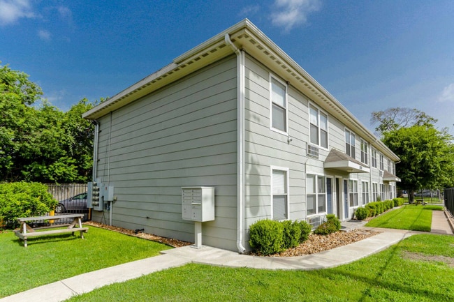 Photo - 3803 Hardy St