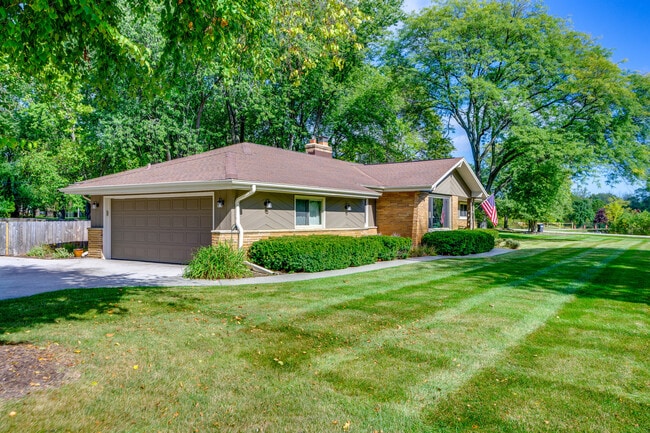 Photo - 2820 St James Ln Apartamento