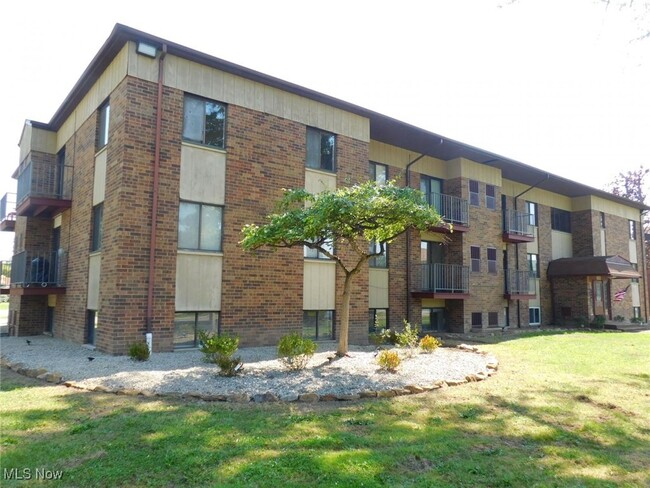 Photo - 1860 Mahoning Ave NW Apartment Unit 102