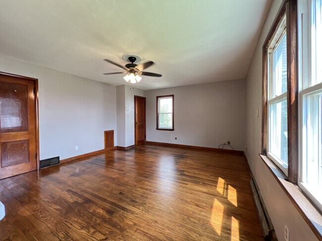 Photo - 1258 University Ave