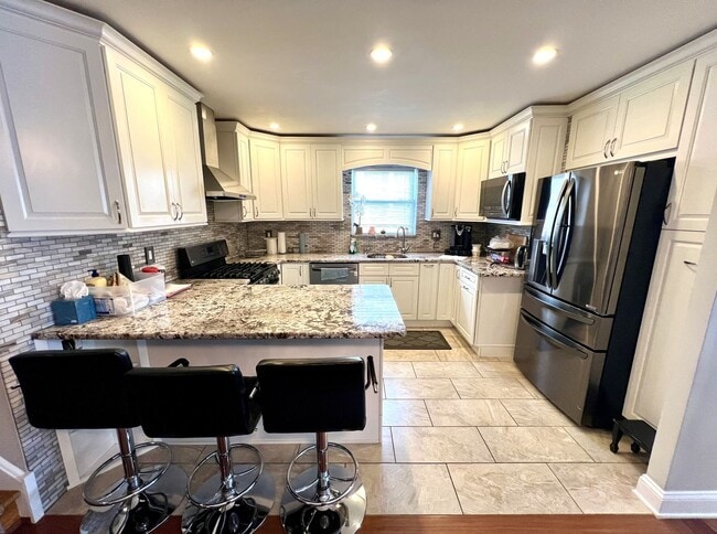 Building Photo - Gorgeous 4-Bedroom Townhome with One-Car Garage! Available NOW!