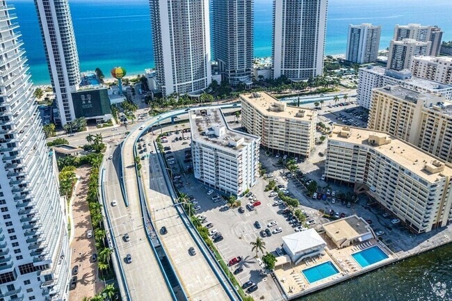 Building Photo - 1801 S Ocean Dr Unit 334 Rental