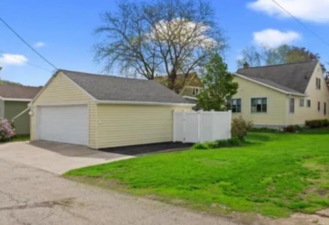Photo - 2117 Adams St