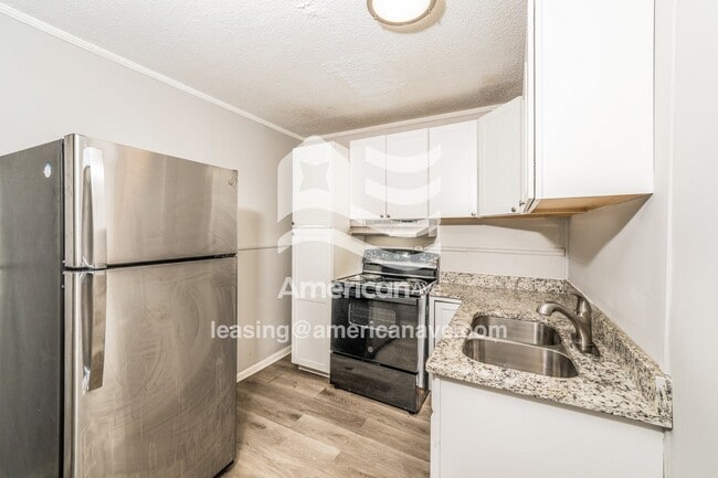 Photo - 2821 Snavely Ave SW