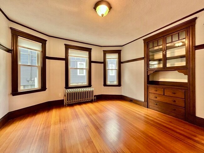 Photo - 32-34-34 Crescent Hill Ave Unidad 32