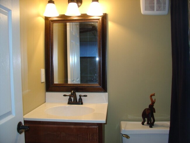Photo - Prime Location Near UTK and Downtown Knoxv... Unit ET106 BR1  (HOLJ)
