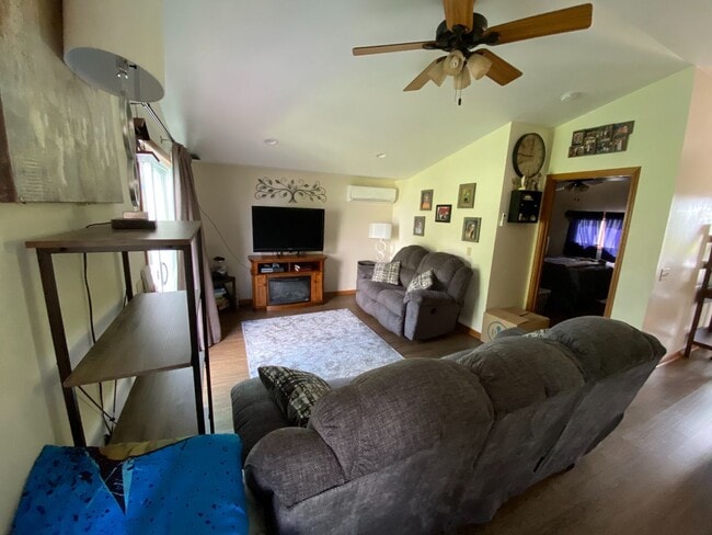 Photo - Cute Cottage located on Lake Koshkonong