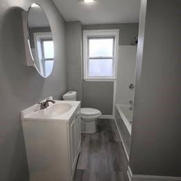 Building Photo - 25 Saxon St Unit 2