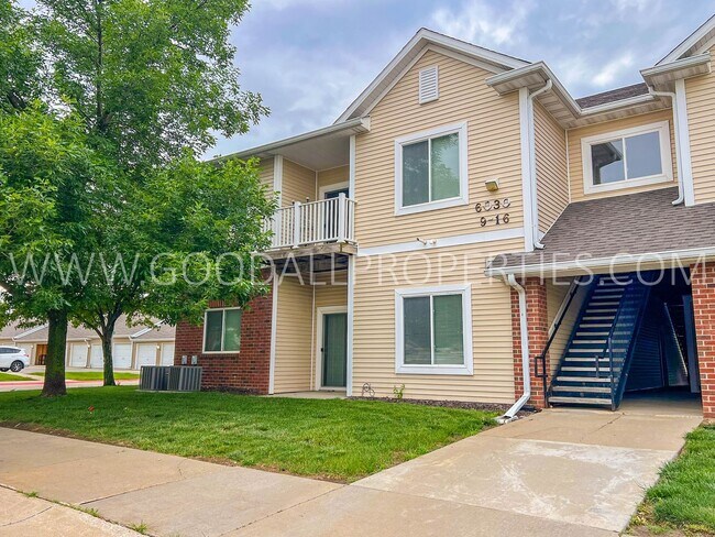 Building Photo - 2 Bedroom 2 Bath on first level in Johnsto... Unit 13