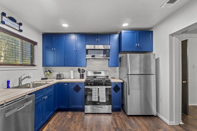 Photo - 2321 Lawrence St