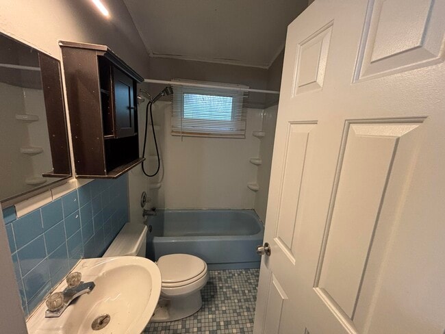 Photo - 214 Rugby Rd