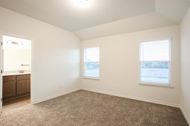 Photo - 13838 Enzo Gate