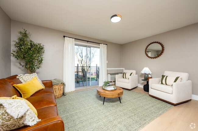 1BR, 1BA - 700SF - Living Room - Pinnacle West