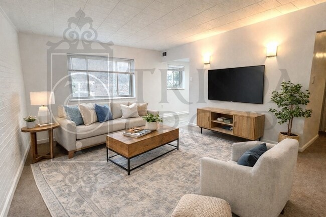 Building Photo - Move In Ready! North Hills School District, Parking, Updated 2 BR, Quartz Countertops, AC, Laundr... Unit PER336-404