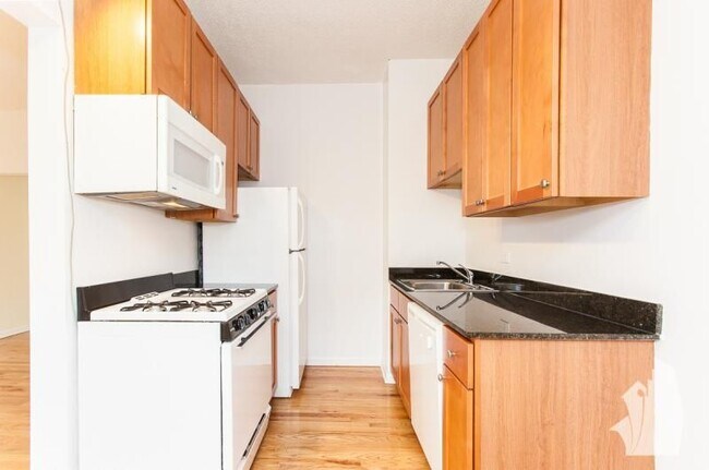 Photo - 4242 N Sheridan Rd