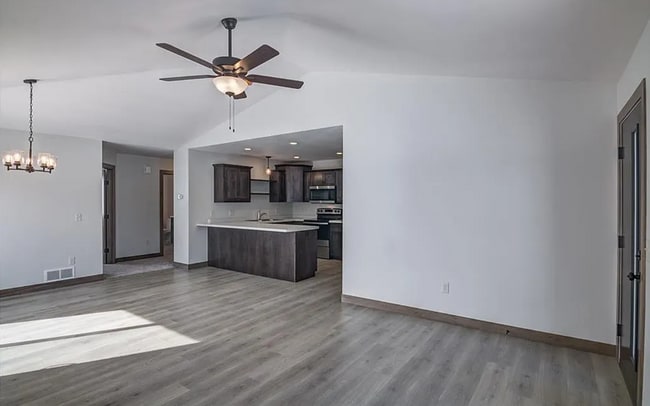 Photo - 2293 Carlone St