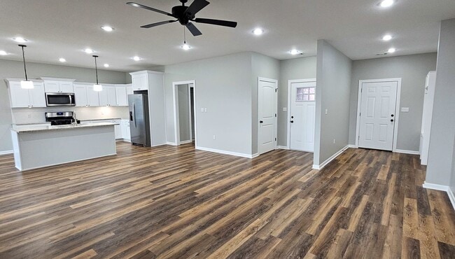 Photo - 102 Clearwater Dr