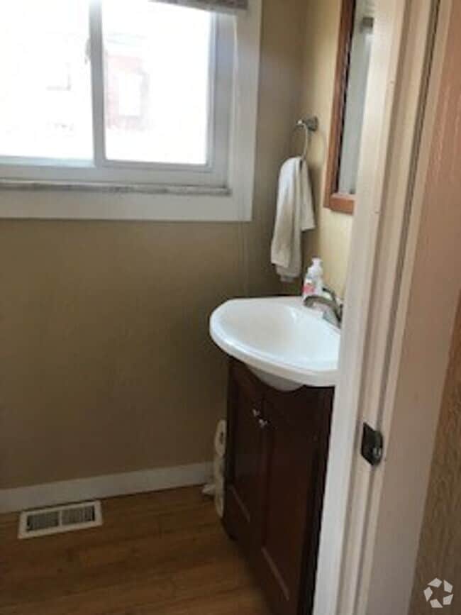 Building Photo - 114-43 1/2 43rd 1/2 St Rental