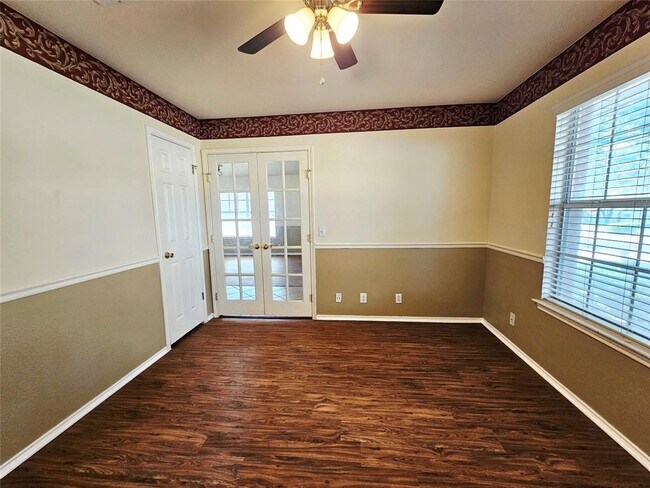 Photo - 8102 Lerwick Ln