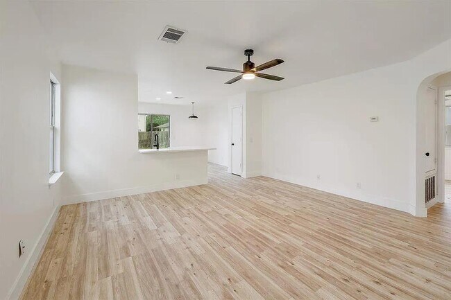 Photo - 16816 Jaron Dr