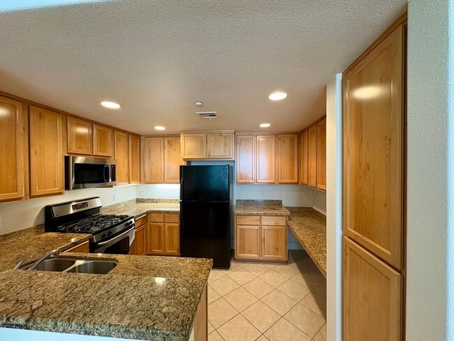 Building Photo - Great Condo in Roseville Unit 722 - Secret Ravine #722