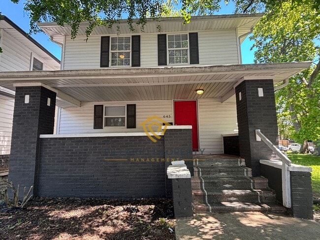 Building Photo - Renovated Fenced 4 Bedroom with 1.5 Bath, in Near East Side Available NOW!