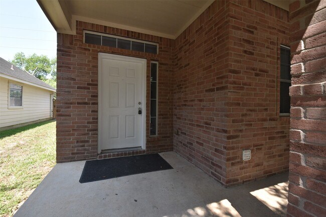 Photo - 21603 Falvel Lake Dr