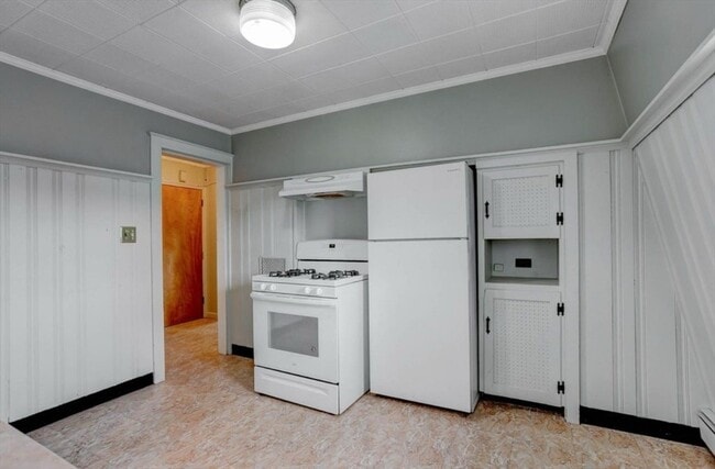 Building Photo - 122 Lowell St Unit 3 Rental