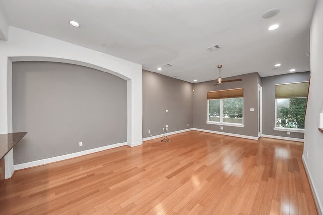 Photo - 1403 Delano St Unit 6