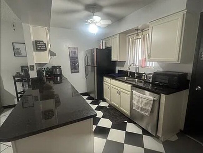 2155 S 14th Ave