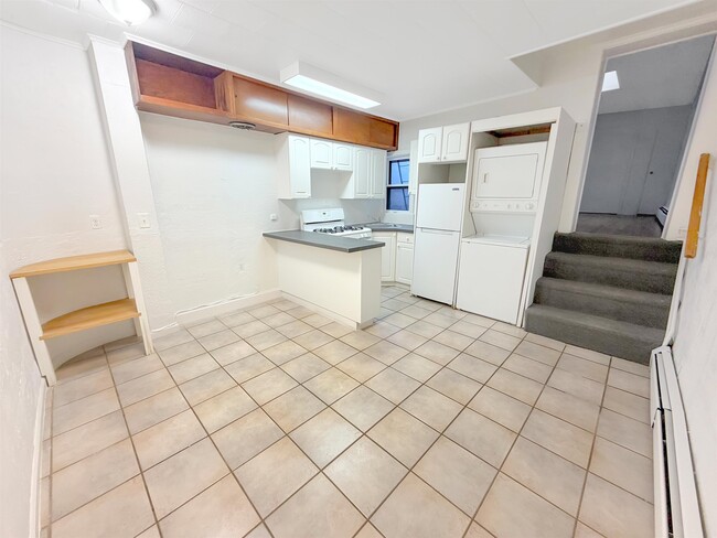 Building Photo - 527 Washington St Unit 1