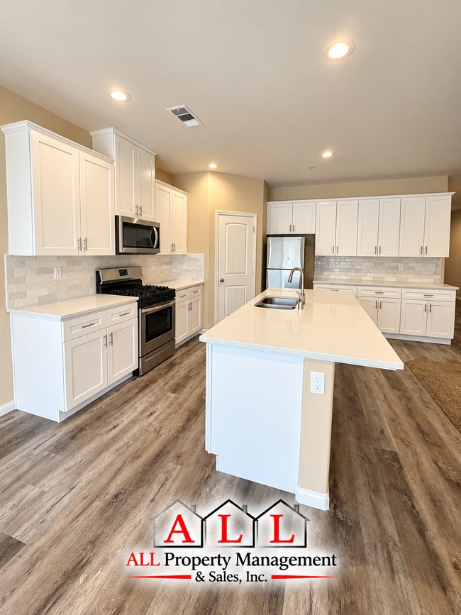 6212 Curvy Hills Dr