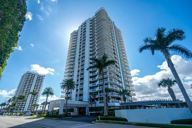 Building Photo - 123 Lakeshore Dr Unit 745