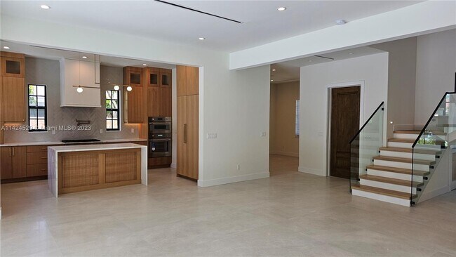 Photo - 250 Plymouth Rd