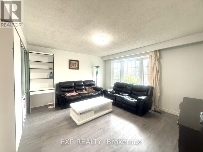 Photo - 21 Broomfield Dr