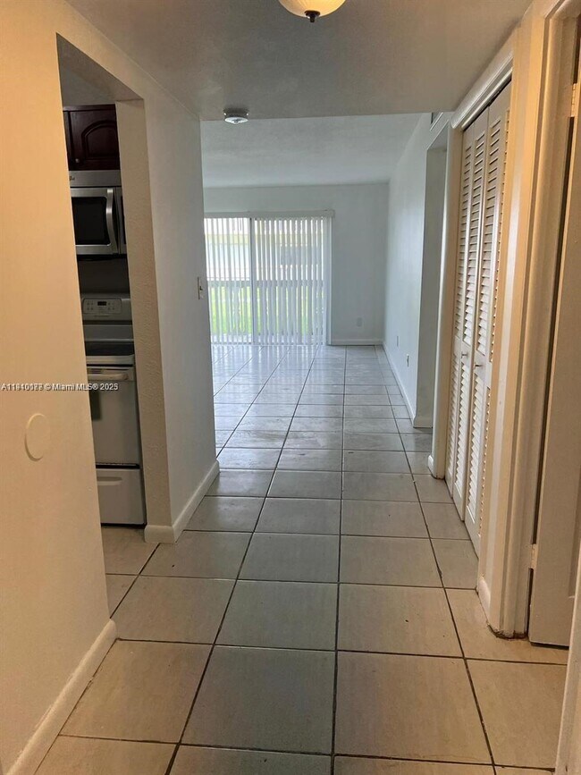 Photo - 15205 NE 6th Ave Unidad D103