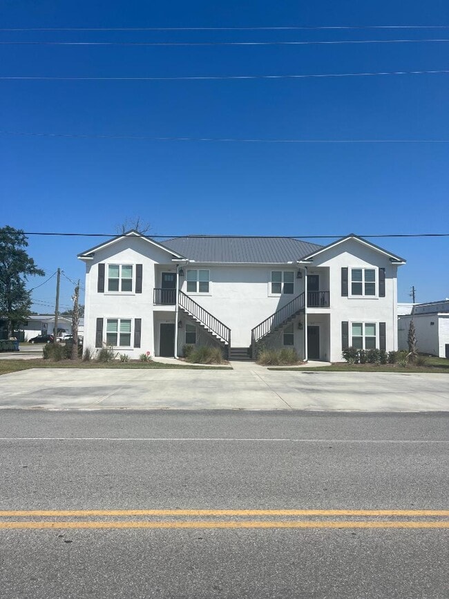 Photo - 394 W Plum St