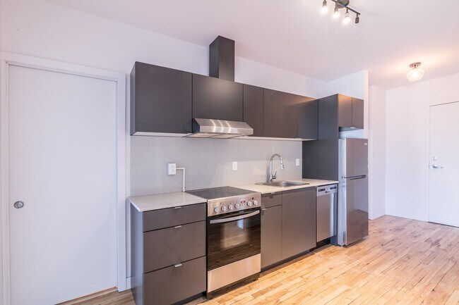 Photo - 4350 Av. de l'Hôtel-de-Ville Unit 401