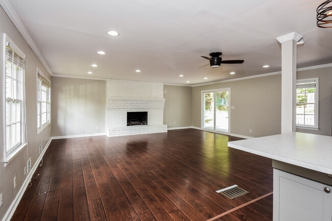 Photo - 513 Hemlock Dr