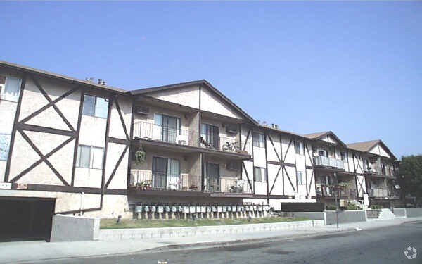 Photo - 5161 Riverton Ave Apartments