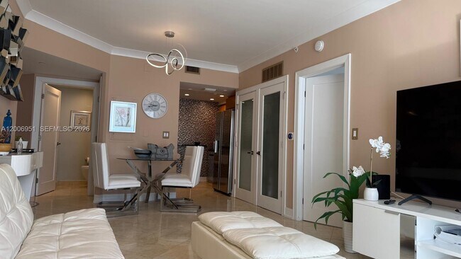 6365 Collins Ave Unit 906